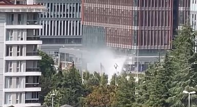 İstanbul - Kağıthane'de İSKİ çalışması sırasında isale borusu patladı