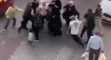 İstanbul - Kağıthane'de komşular park yeri kavgasında birbirine girdi: O anlar kamerada
