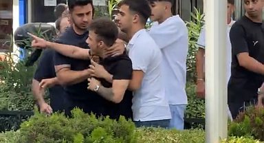 İstanbul - Kağıthane'de yolu kapatan nakliyeciye esnaftan meydan dayağı; o anlar kamerada