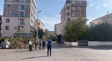 İstanbul- Kartal'da 7 katlı binanın çatısı rüzgar nedeniyle uçtu