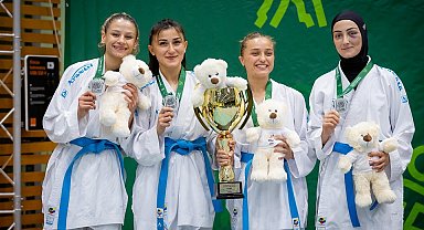 İstanbul Kent Üniversitesi, Avrupa'daki Dövüş Sporları Şampiyonası'nda 12 madalya kazandı