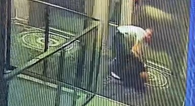 İstanbul - Küçükçekmece'de kendisini uyaran resepsiyon görevlisini tekme tokat dövdü