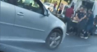 İstanbul - Küçükçekmece'de sebze yüklü kamyonet devrildi: 2 yaralı