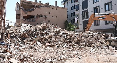 İstanbul - Küçükçekmece'de yıkım esnasında çöken binayı inceleyen Prof. Dr. Koçak: Bu çok sık rastladığımız bir durum