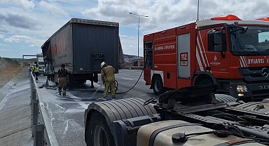 İstanbul- Kuzey Marmara Otoyolu'nda TIR dorsesinde çıkan yangın söndürüldü