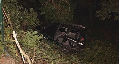 İstanbul - Maslak'ta kazada savrulan 2 araç ormana uçtu: 3 yaralı