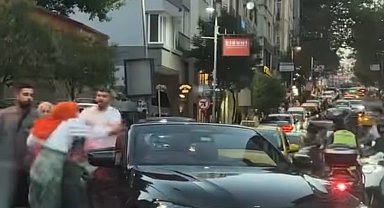 İstanbul - Nişantaşı'nda yol verme kavgasında sopayla kadının üzerine yürüdü