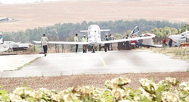 İstanbul - Ön dikmesinde arıza olan uçak Hezarfen Havalimanı'na iniş yaptı