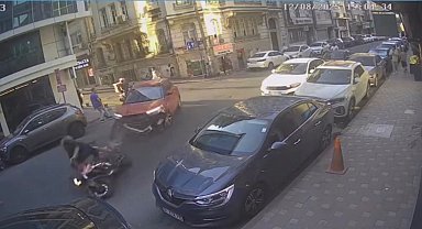 İstanbul - Şişli'de ara sokaktan çıkan otomobil motosiklete çarptı
