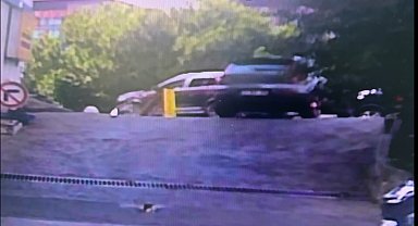 İstanbul - Şişli'de sürücüsünün fren yerine gaza bastığı öne sürülen cip ağaçlık alana düştü