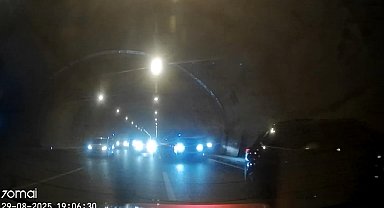 İstanbul - Sultangazi Cebeci Tüneli'nde 9 aracın karıştığı zincirleme kaza kamerada