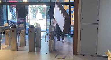 İstanbul - Tahliye davasını kaybeden firma yetkilileri öğrenci yurdundaki eşyaları kaçırmaya çalıştı