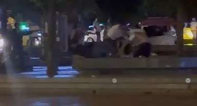 İstanbul - Taksim'de tekmeli yumruklu kavga kamerada