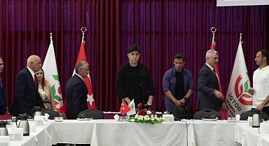 İstanbul - Ticaret Bakanı Bolat, İstanbul Gıda Toptancılar Çarşısı'nda sektör temsilcileri ile buluştu