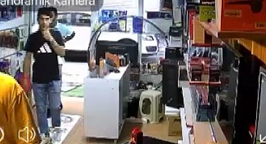 İstanbul - Ümraniye'de 2 kişi oyun konsolu çaldı; dükkan sahibi peşlerinden koşarken bu kez cep telefonu çalındı
