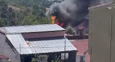 İstanbul - Ümraniye'de kömürlük alev alev yandı