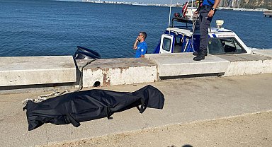 İzmir'de denizde erkek cesedi bulundu