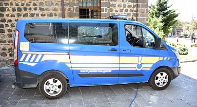 Jandarma aracındaki 2 kuzen, silahlı saldırıda yaralandı