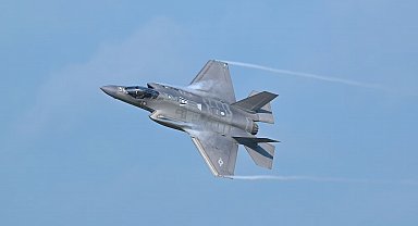 Japonya'da savaş uçağı düştü