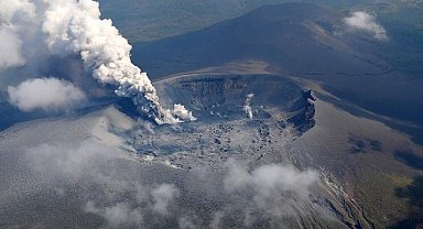 Japonya'da yanardağ patlaması