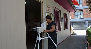 Kadın muhtarın mahallesinde ihtiyaç dışı eşyalar komşulara hediye ediliyor