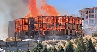 Kahramanmaraş'ta lojman inşaatında yangın