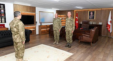 Kara Kuvvetleri Komutanı Bayraktaroğlu, devir teslim törenlerine katıldı