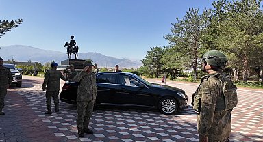 Kara Kuvvetleri Komutanı Orgeneral Tokel, karargahlarda incelemelerde bulundu