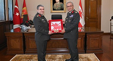 Kara Kuvvetleri Komutanlığı'nda devir teslim töreni
