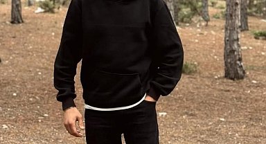 Kavşakta kamyonetle çarpışan motosikletin sürücüsü Baran Efe öldü