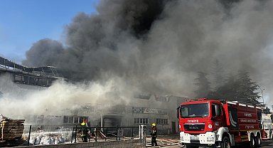 Kayseri'de hırdavatçıda çıkan yangın, fabrikaya sıçradı
