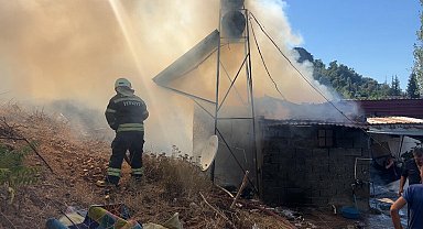 Kendi evini ateşe verdiği iddiasıyla gözaltına alındı