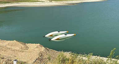 Kırıma uğrayan yangın söndürme uçağının kaldırılmasına çalışılıyor