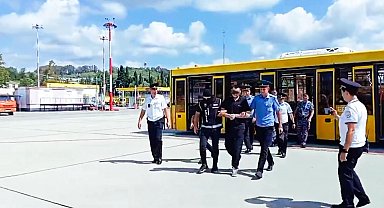 Kırmızı bültenle aranan 3 suçlu Rusya'dan Türkiye'ye getirildi