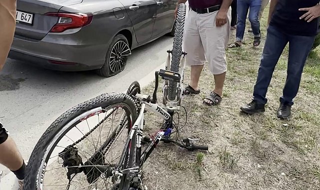 Kırmızı ışıkta geçen bisikletliye otomobil çarptı