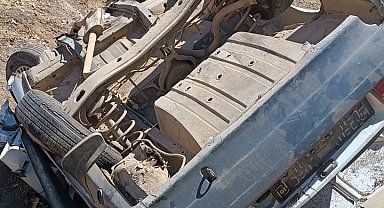 Kız istemeye gidenlerin otomobili devrildi: 3'ü çocuk, 8 yaralı