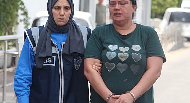 Kızına, kendilerini terk eden babasının fotoğrafını tabletin ekranına koyunca saldırmış