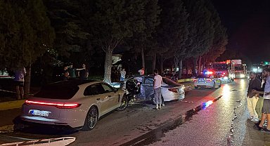Kocaeli'de 2 otomobil çarpıştı: 4 yaralı