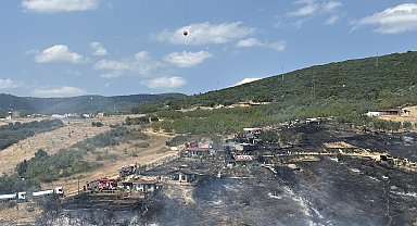 Kocaeli'de ot yangını; alevler baraka ve konteynerlere de sıçradı