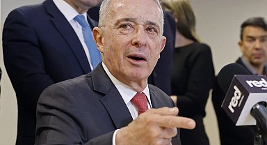 Kolombiya'da mahkeme, eski Cumhurbaşkanı Uribe'ye verilen ev hapsi cezasını kaldırdı