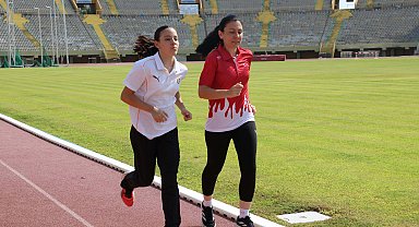 Küçük yaşta atletizme başlayan akademisyen anne, şimdi kızıyla yarışlara hazırlanıyor