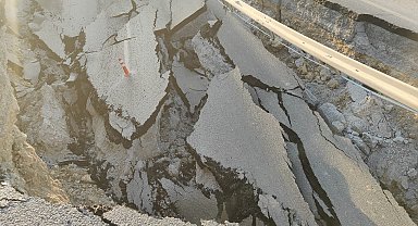 Kuşadası'nda, tarla kazısında yol çöktü