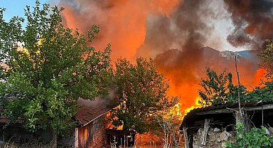 Mahallede, yangında 15 ev yandı