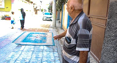 Mahalleli, onarılmayan yollara tozdan korunmak için halı serdi