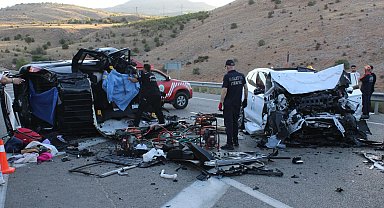 Malatya'da hafif ticari araç ile otomobil çarpıştı: 4 ölü, 2 yaralı
