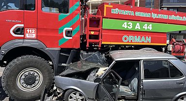 Manisa'da arazöz ile çarpışan otomobilin sürücüsü ağır yaralandı