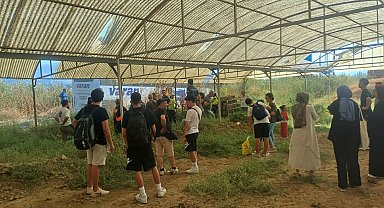 Manisa'da yolcu otobüsü fabrikanın bahçesine girdi: 3 yaralı