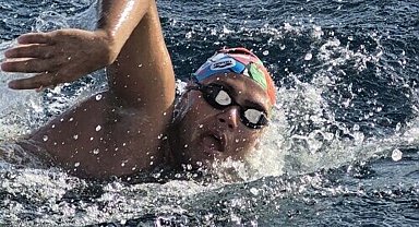 Manş'ı geçen otizmli ultra maraton yüzücüsü Tuna'nın yeni hedefi Cebelitarık Boğazı