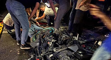 Motosiklet ile otomobil çarpıştı: 4 yaralı