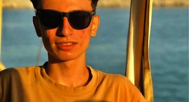 Motosikletiyle kaza yapıp yola savrulan Mustafa'ya otomobil çarptı